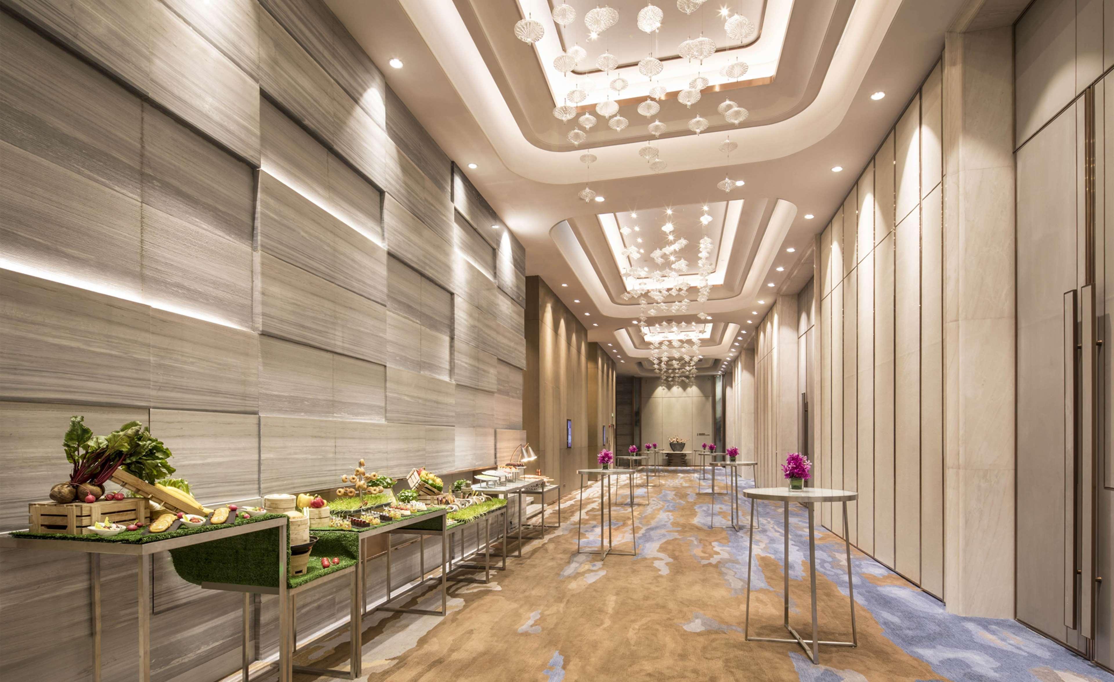 深圳龙华希尔顿逸林酒店 酒店 5*