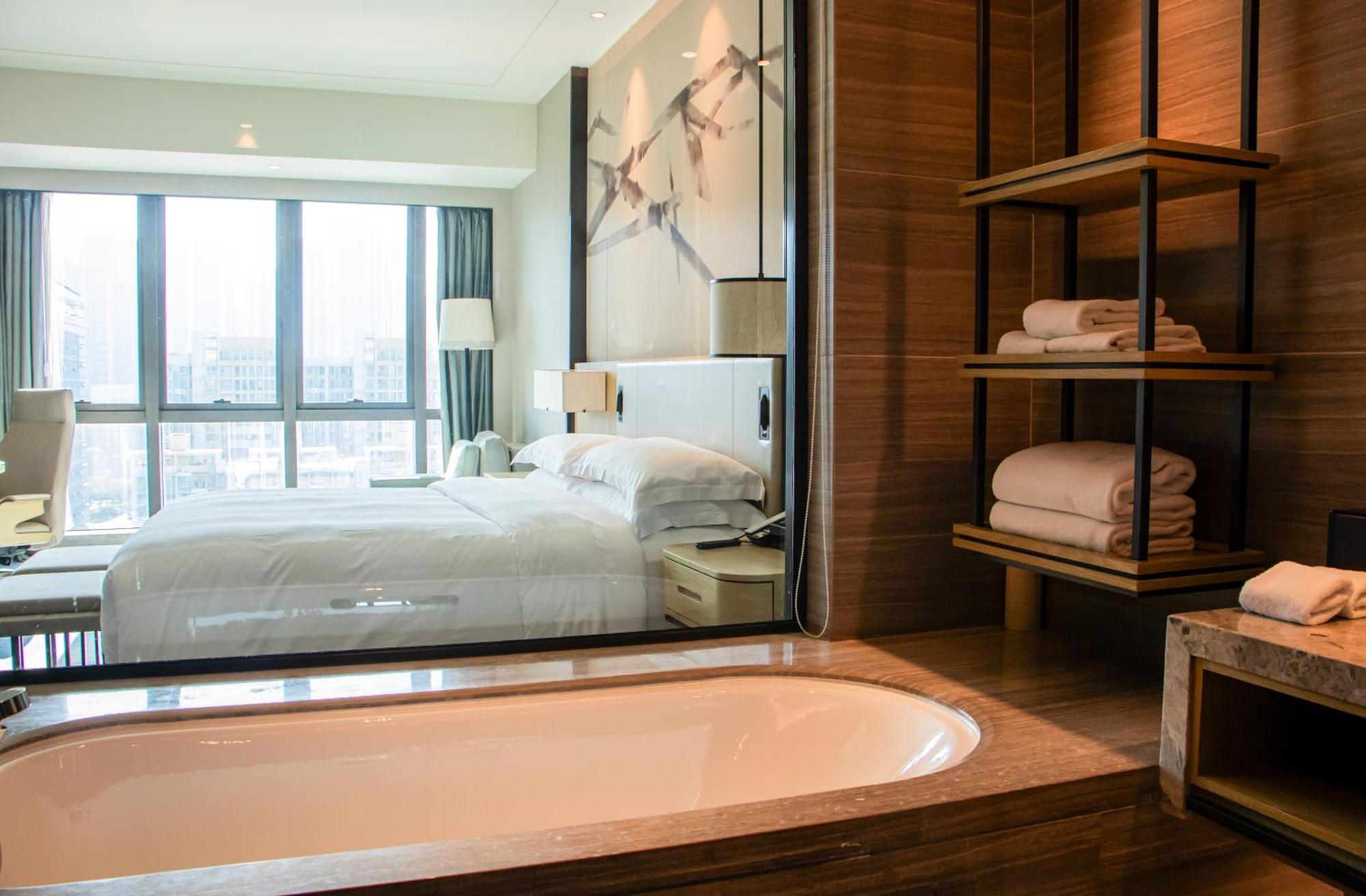 Doubletree By Hilton Longhua: Location Near Metro & Attractions Hotel Shenzhen