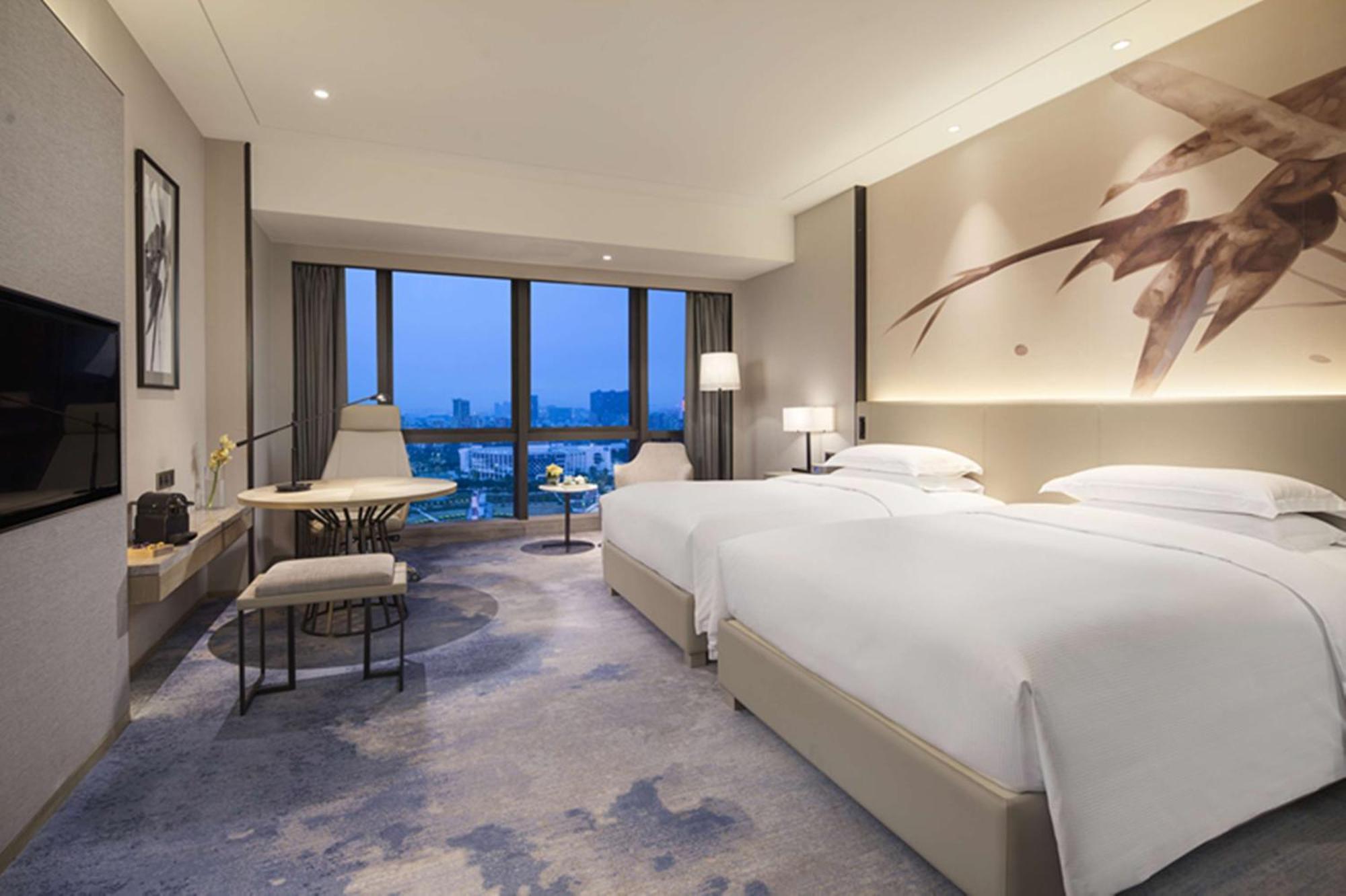 Doubletree By Hilton Longhua: Location Near Metro & Attractions Hotel