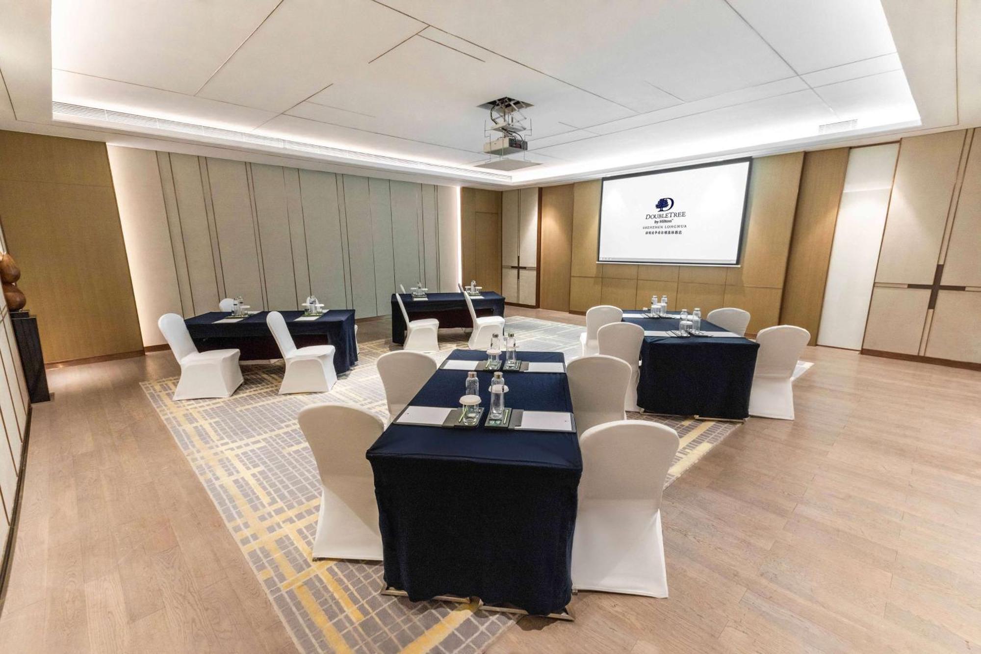 Hotel Doubletree By Hilton Longhua: Location Near Metro & Attractions