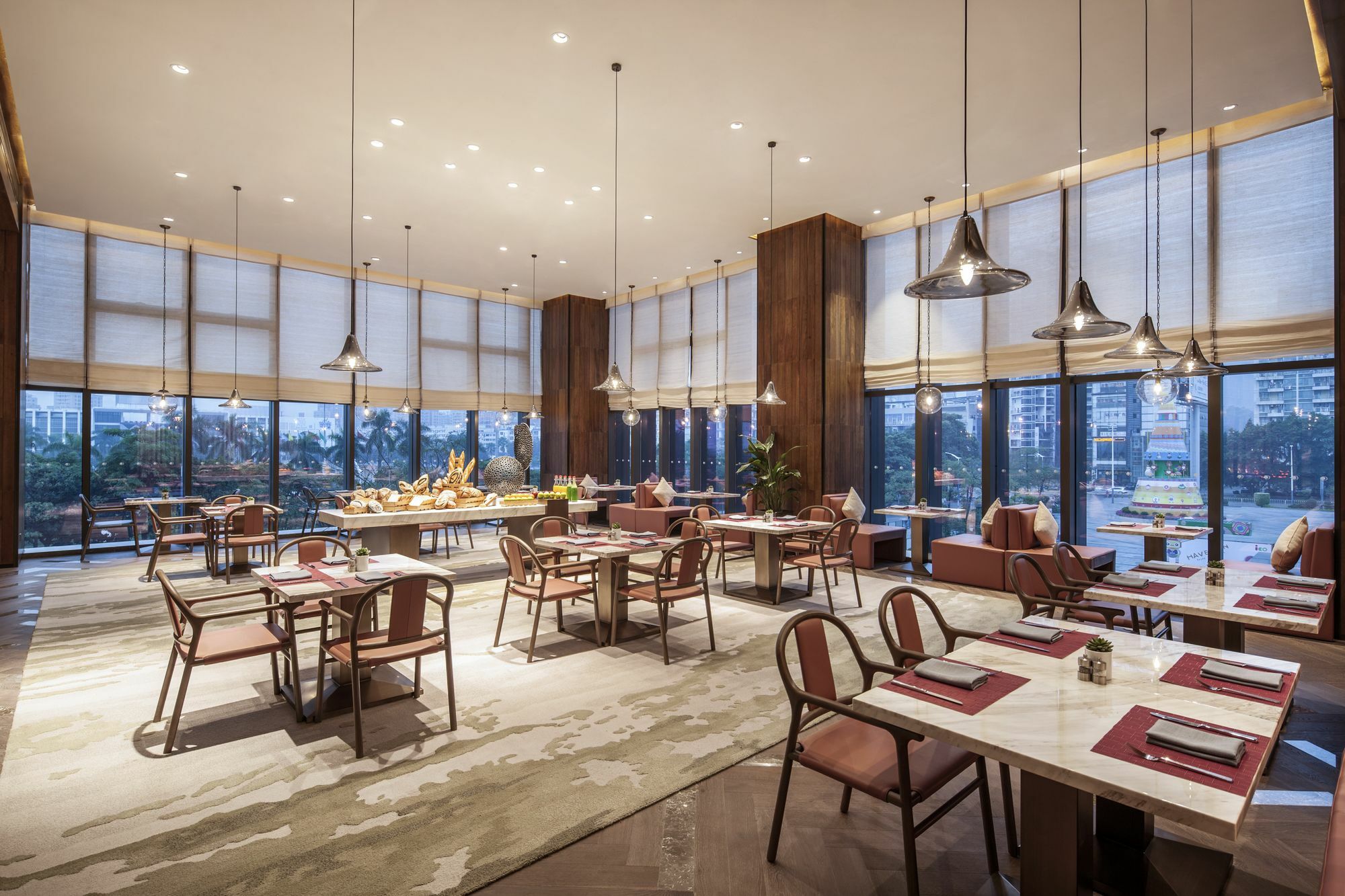 Doubletree By Hilton Longhua: Location Near Metro & Attractions Hotel Shenzhen